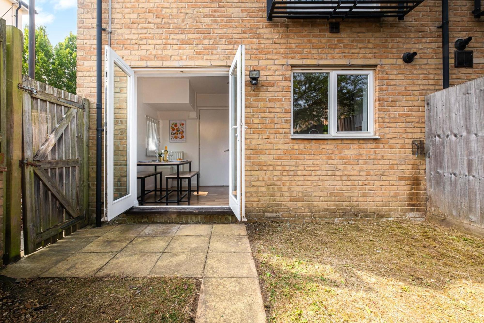 Modern & Comfortable 4 Bed House Apartment Milton Keynes Bagian luar foto