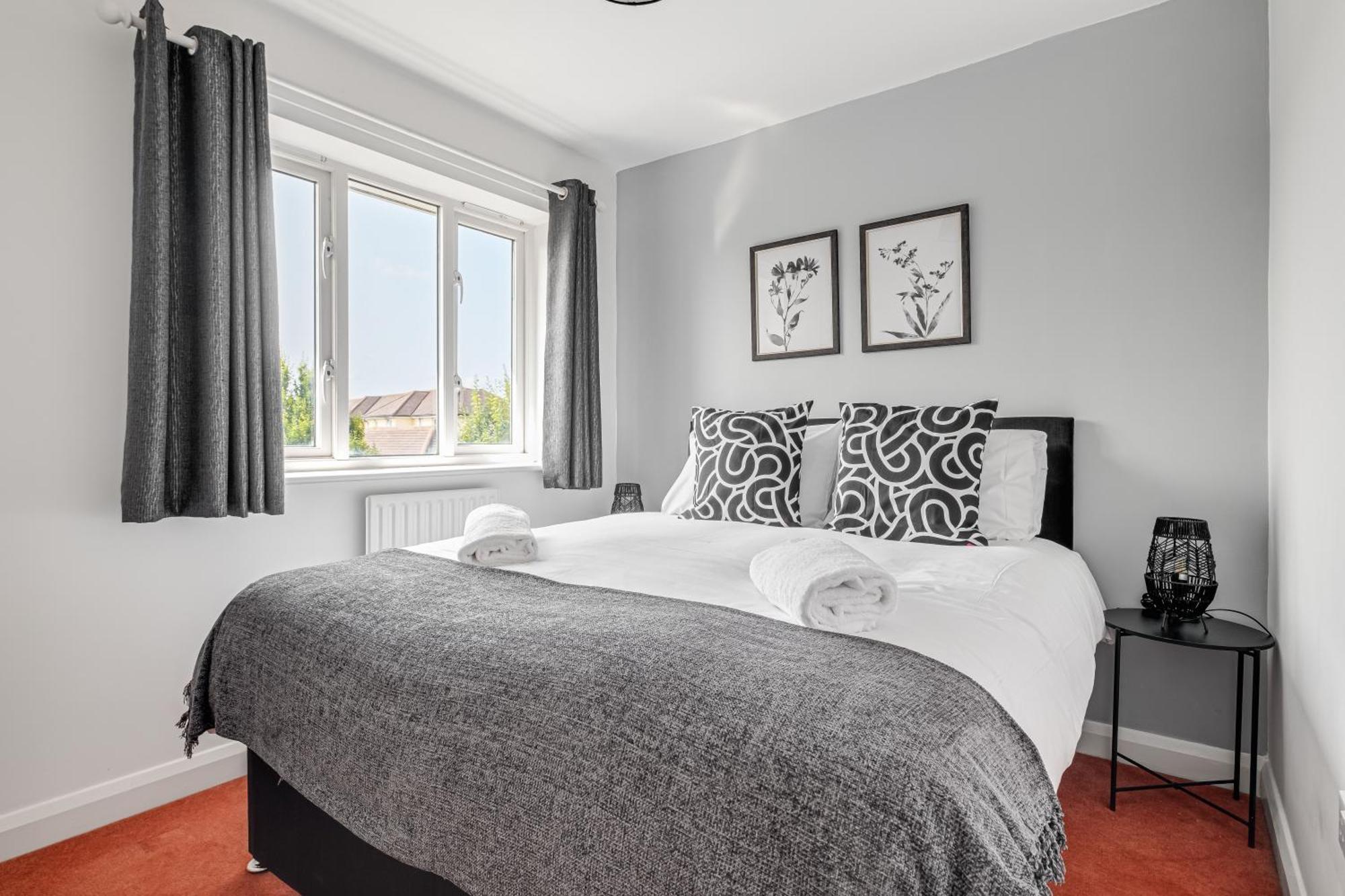 Modern & Comfortable 4 Bed House Apartment Milton Keynes Bagian luar foto